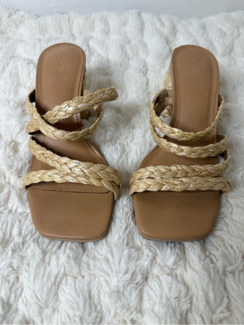 Universal Thread Braided Straw Strap Sandal - Neutral Tan Size 5.5